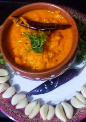 A picture of Tomato- Garlic-Coconut Chutney.