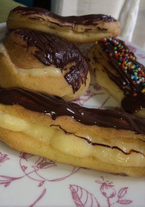 Una foto de Profiteroles con crema pastelera