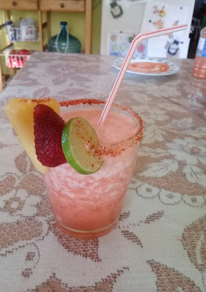 Una foto de 🍹Smoothie piña🍍fresa 🍓