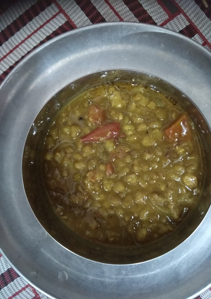 A picture of Moong dal(green moong).