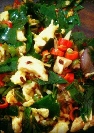 Foto resep Tumis Daun Melinjo Telur Orek