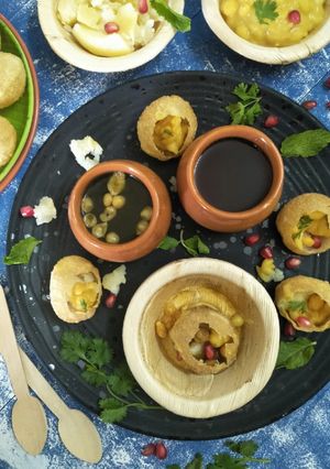 A picture of Paani Poori.
