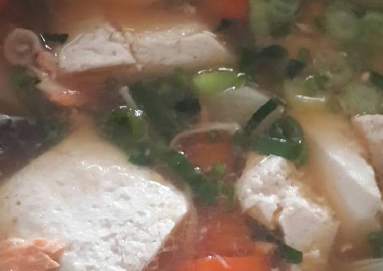 Langkah Mudah untuk Membuat Salmon Miso Soup (Nabemono), Enak