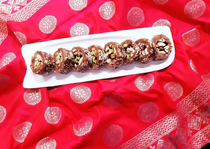 Dates and Dry Fruits Roll