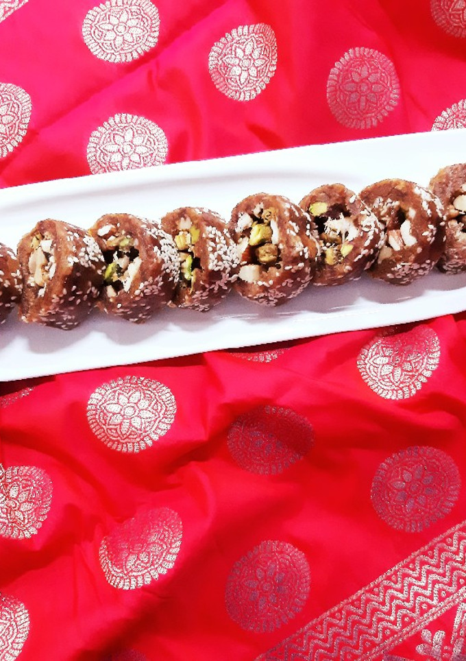 A picture of Dates and Dry Fruits Roll.