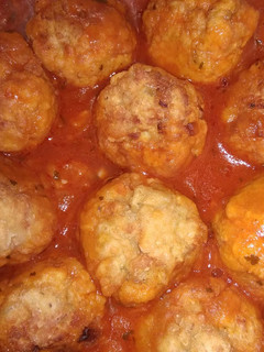 Una foto de Albóndigas de proteína de guisante en salsa de vino