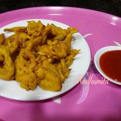 A picture of Onion pakoda.