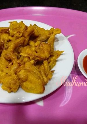 A picture of Onion pakoda.