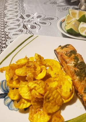 Una foto de Salmón con salsa de cítricos y finas hierbas