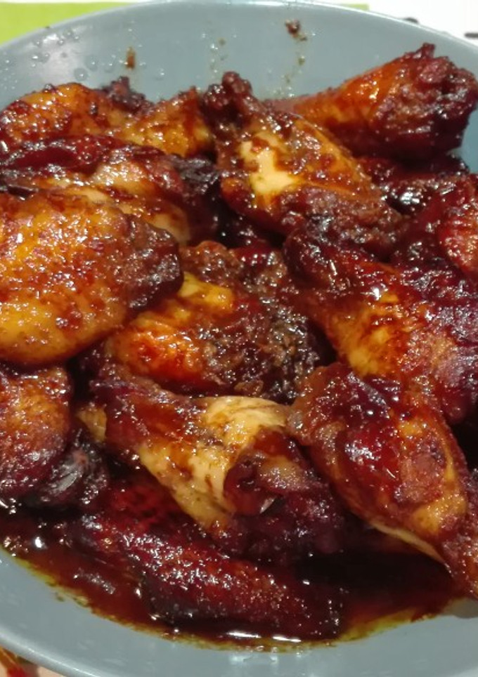 Una foto de Alitas de pollo con soja y miel