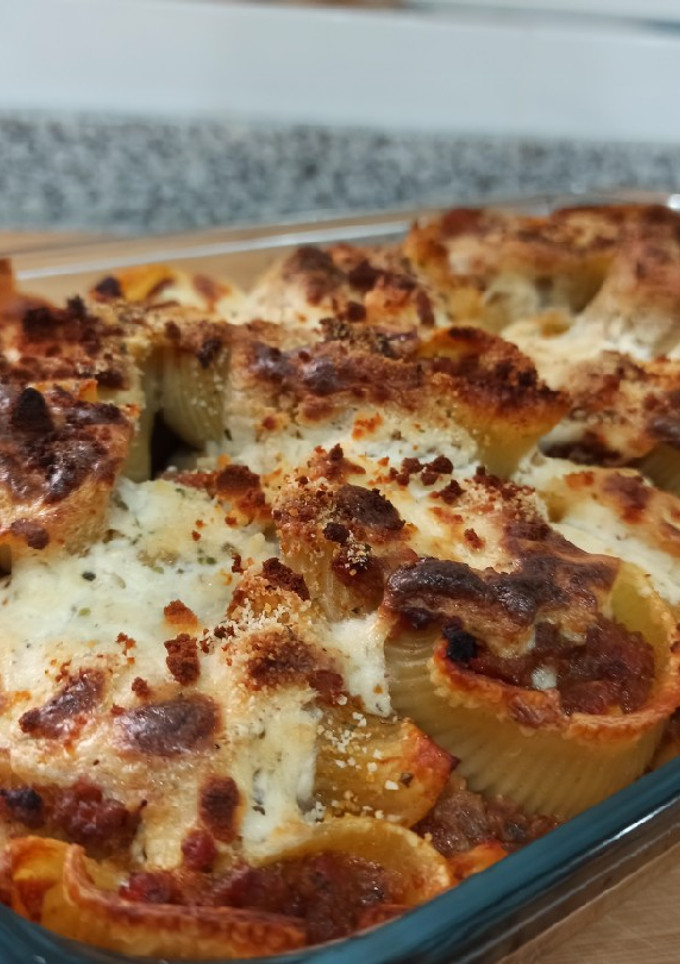 Una foto de Pasta rellena de carne picada 🍝