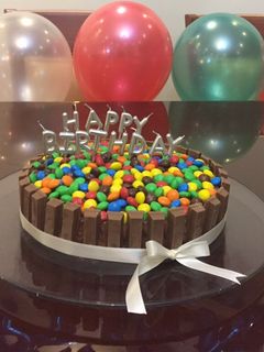 عکسی از دستور کیک شکلاتی تولد