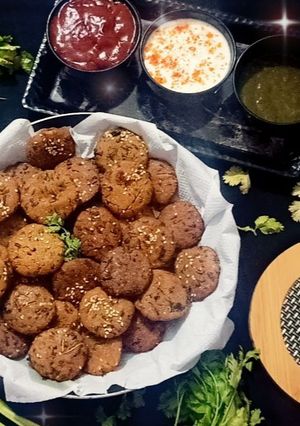 બાજરી મેથીના આચારી વડા (Bajri Methi Achari Vada Recipe In Gujarati) રેસીપી મુખ્ય ફોટો