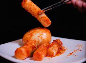 Una foto de La reina de la street food coreana "Tteokbokki" 떡볶이
