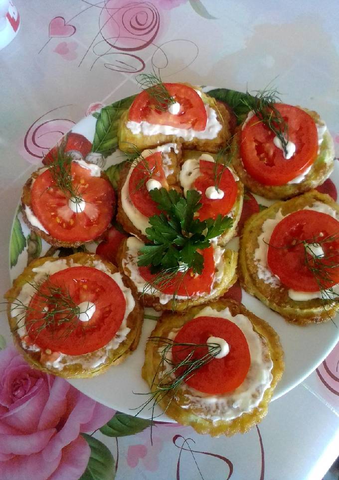 Кабачки з часником та помідорами