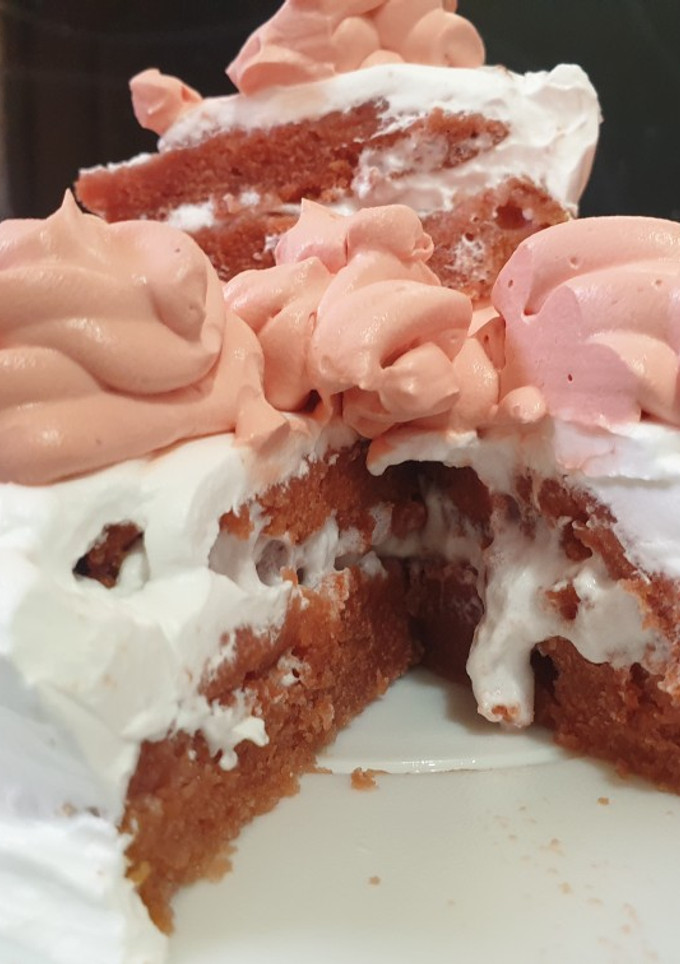 எக்லெஸ் ரெட் வெல்வட் கேக் (Eggless red velvet cake recipe in tamil) செய்முறை முக்கிய புகைப்படம்