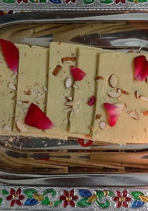 बॉम्बे हलवा (Bombay halwa recipe in Hindi) रेसिपी मुख्य फोटो