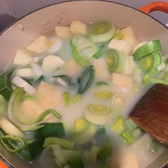 Leek and potato soup A picture of Leek and potato soup.