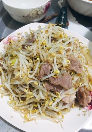 Hình của món Giá xào thịt lợn.