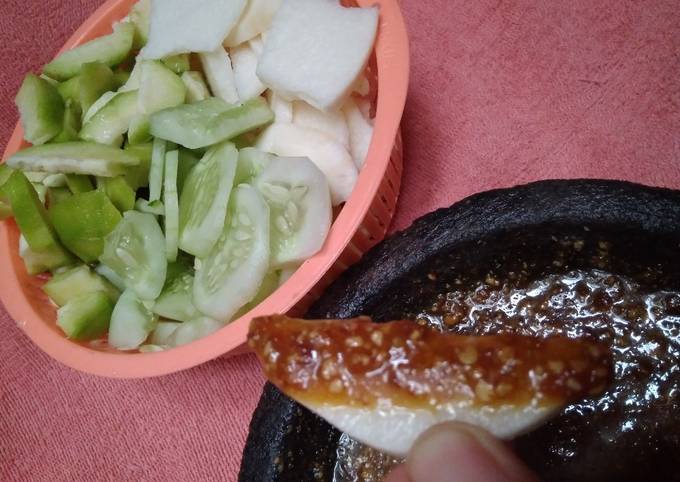 Rujak manis / lutisan sambal plus kacang ala dapur lisa