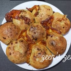 A picture of Garlic Cheesy Dinner Rolls.