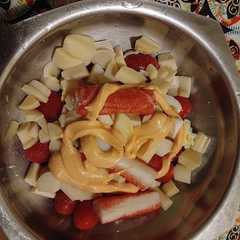Una foto de Ensalada de Kanikama, Tomate Cherry y Palmitos