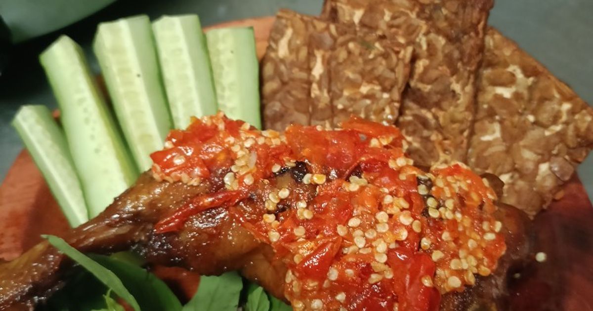 Ayam penyet sambel bawang