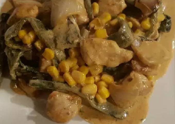 Pollo con rajas de poblano y elotes, en salsa de crema Receta de   Cookpad