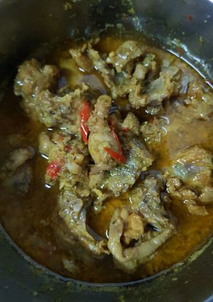 Hình của món Gà kho sả ớt.