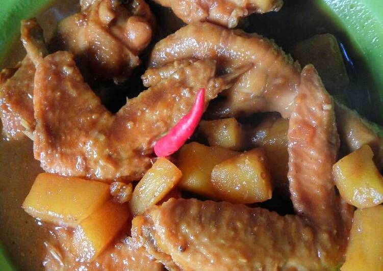 Semur ayam kentang pedas ala uminya Ara