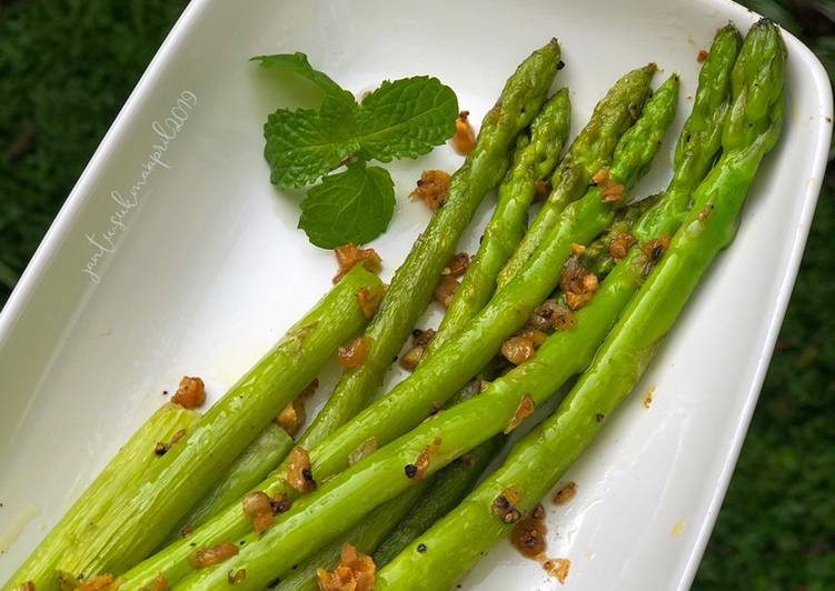 Langkah memasak Pan Seared Asparagus legit