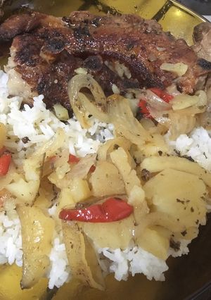 Una foto de Pechito de cerdo horneado con papas en salsa agridulce (con Coca Cola)