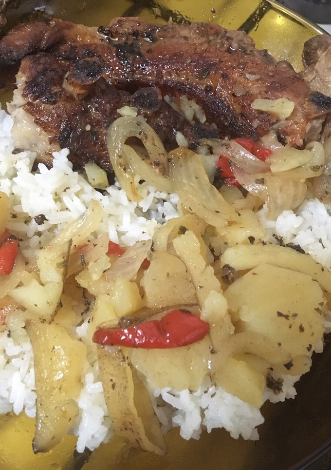 Una foto de Pechito de cerdo horneado con papas en salsa agridulce (con Coca Cola)