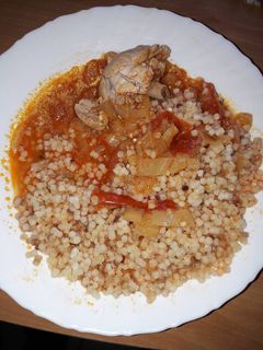 Tarhonyás lecsó, csirkecombbal (füstölt házi szalonnával) recept fotója
