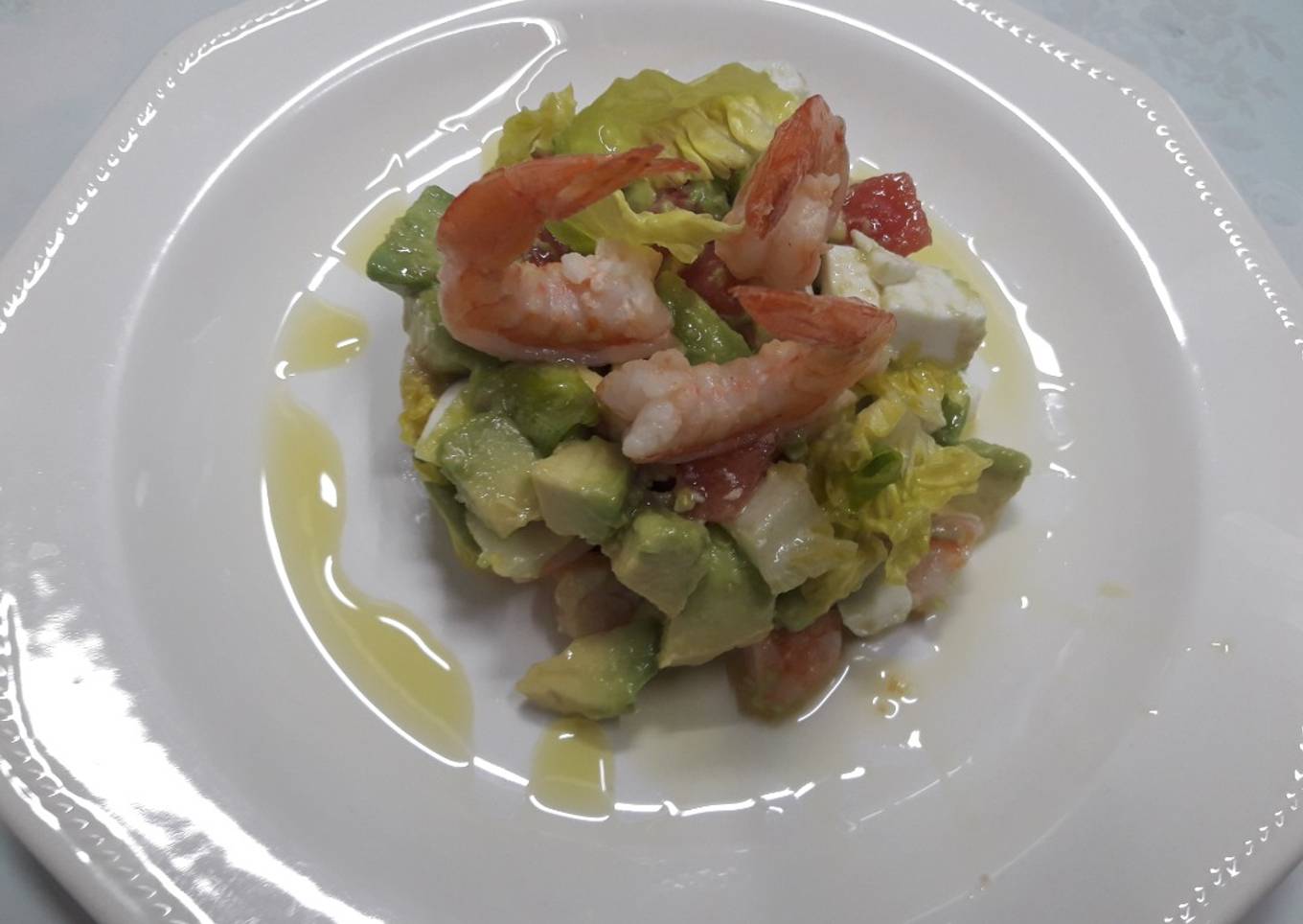 Ensalada de langostinos y aguacate