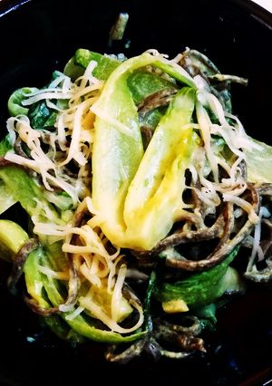 Currys bordás kel (pak choi) hajdina tésztával recept fotója