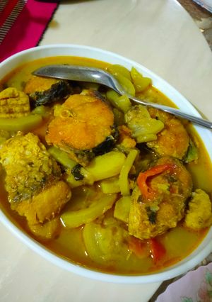 রুই মাছ বড়ি দিয়ে রেসিপির প্রধান ছবি