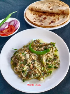खान्देशी बैंगन का भरता (khandeshi baingan ka bharta recipe in hindi) रेसिपी मुख्य फोटो