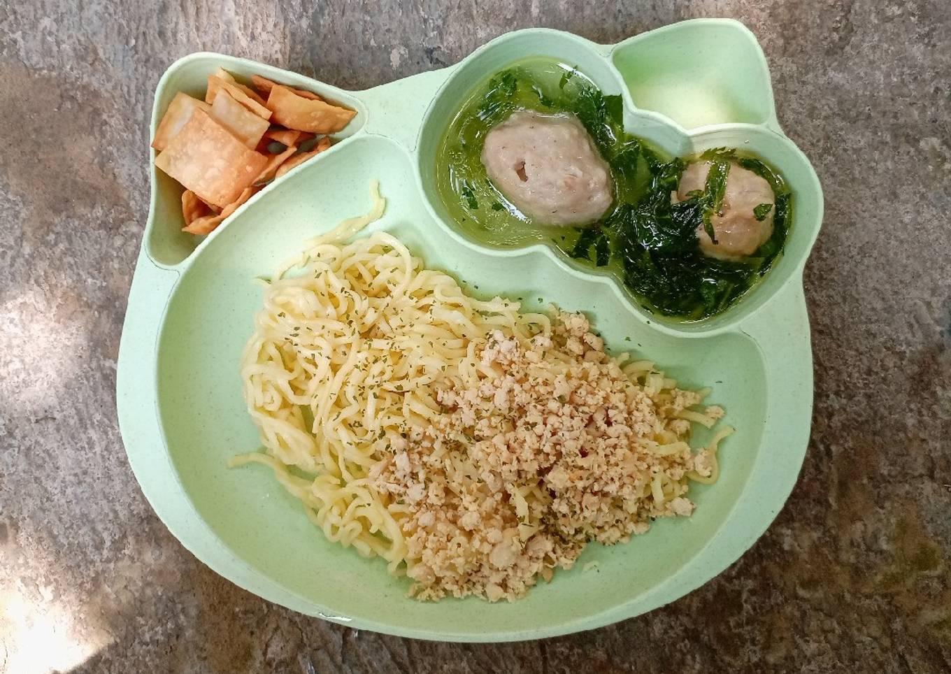 Day. 485 Mie dengan Topping Ayam Tahu (22 month+)