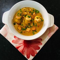 A picture of Khoya kaju curry.
