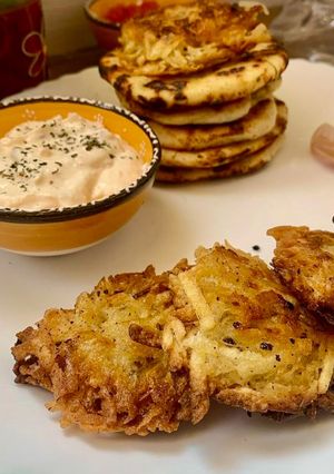 मिक्स दाल एंड वेज़िटेबल तवा पकौड़ा (mix dal and vegetable tawa pakoda recipe in Hindi) रेसिपी मुख्य फोटो