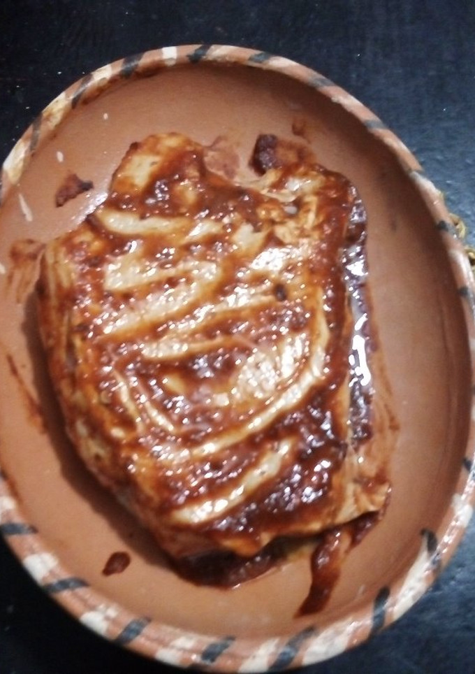 Una foto de Pierna adobada a los tres chiles con especias, licor de anís y pulque  Correa