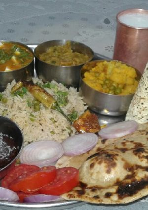 A picture of पजाबी थाली दोपहर का खाना.