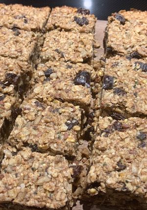 Une photo de Bouchée de barres tendres aux raisins et dattes