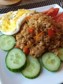 A picture of Indonesian Nasi Goreng (Fried Rice) with chicken.