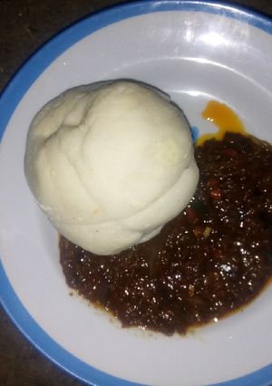 A picture of Pounder yam and sauce.