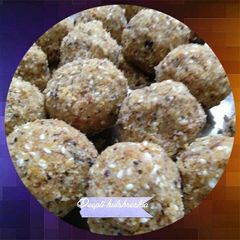 A picture of Wheat flour ladoo.