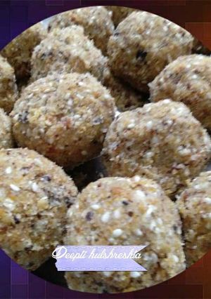 A picture of Wheat flour ladoo.