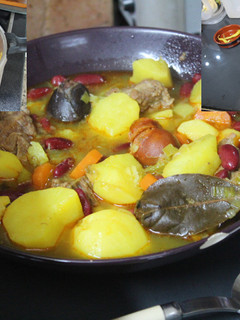 Una foto de Guiso de judías pintas con ternera chorizo y morcilla