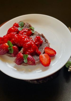 A picture of Raggi & Strawberry Crepe.